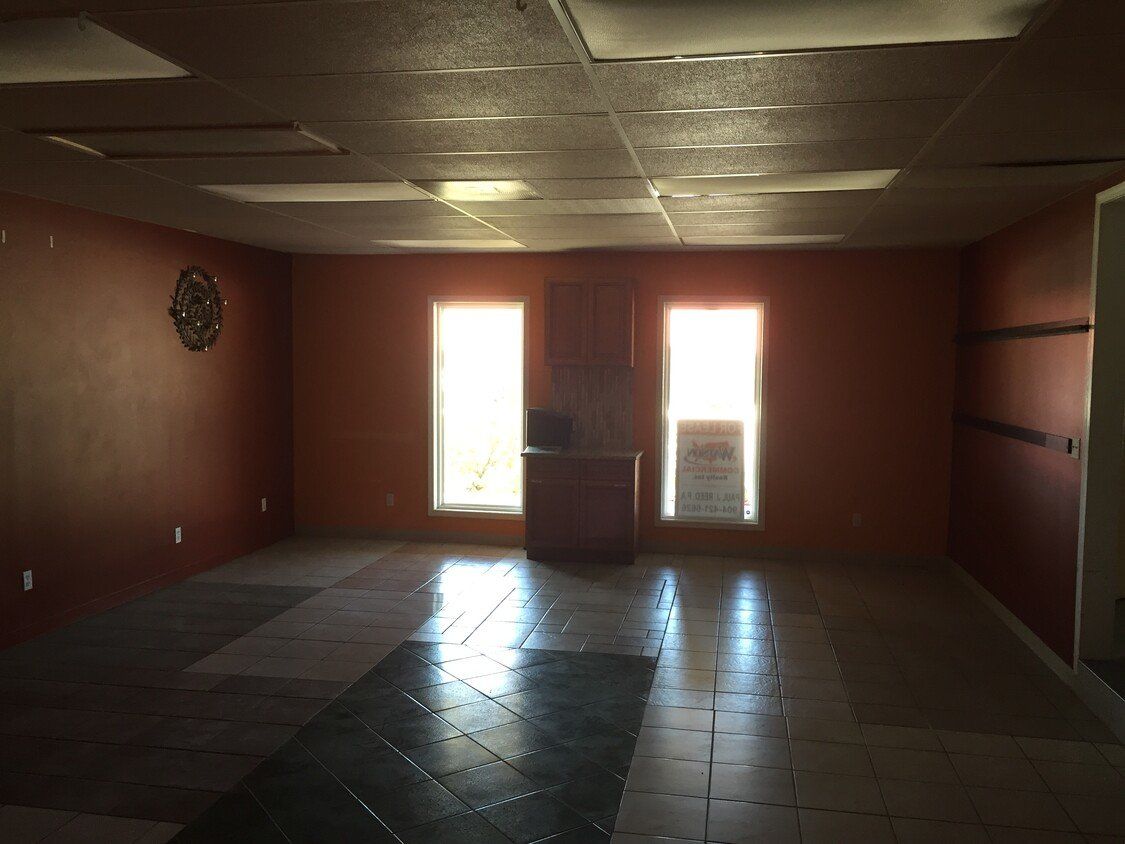 Storefront Retail Space For Lease: 334 Parkridge Ave, Orange Park, FL 32065